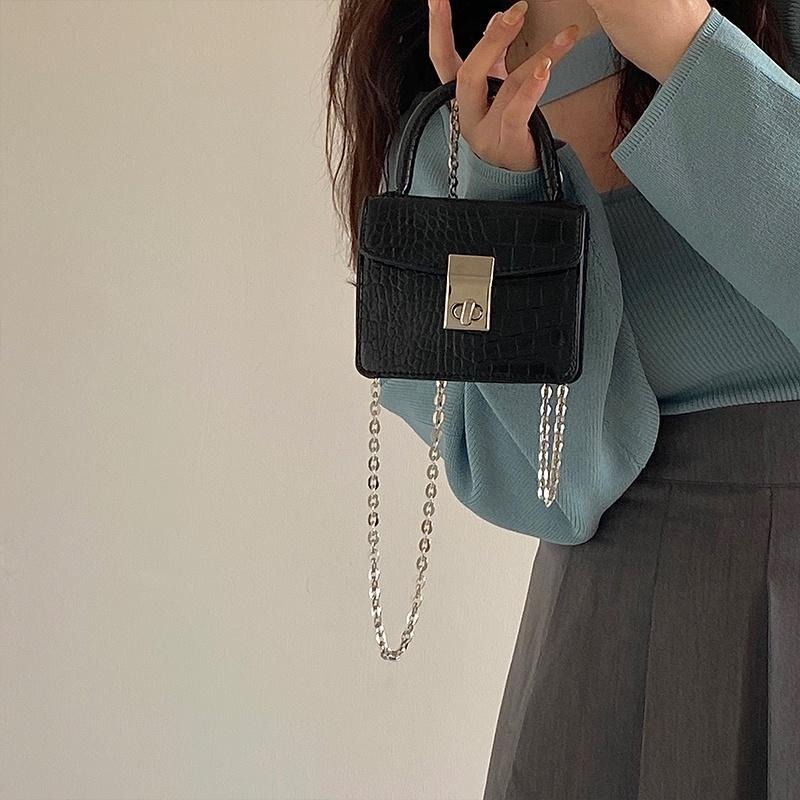 【RENA小舖 台灣現貨每天出】鎖扣小方包 純色 手拎包 小方包 鱷魚紋 鍊條包 小包包 肩背包 迷你包【N300】-細節圖7