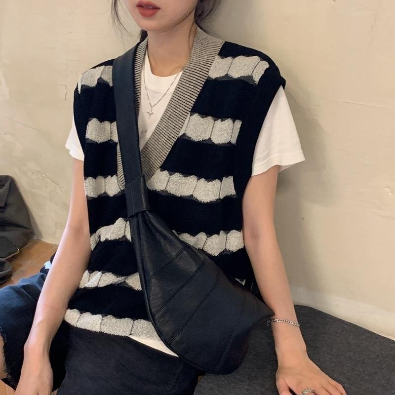 【RENA小舖 台灣現貨每天出】｜巧克力餡金牛角🥐｜復古牛角包_百搭/日系/高級感/牛角包/配件/包包【R21202】-細節圖4