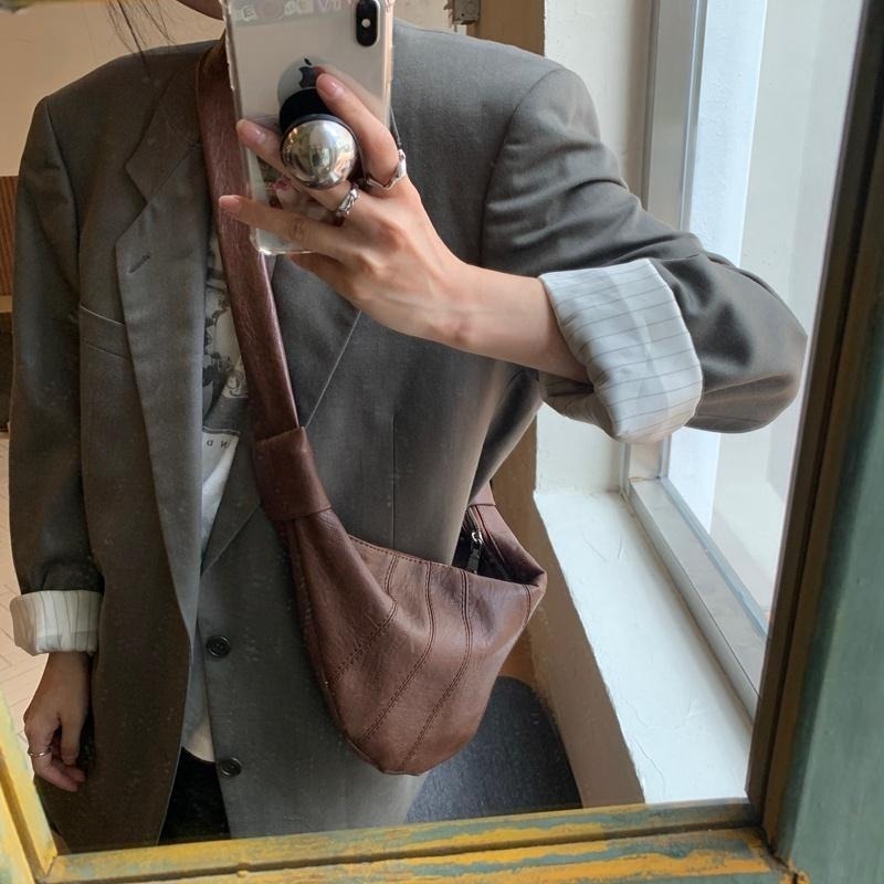 【RENA小舖 台灣現貨每天出】｜巧克力餡金牛角🥐｜復古牛角包_百搭/日系/高級感/牛角包/配件/包包【R21202】-細節圖8