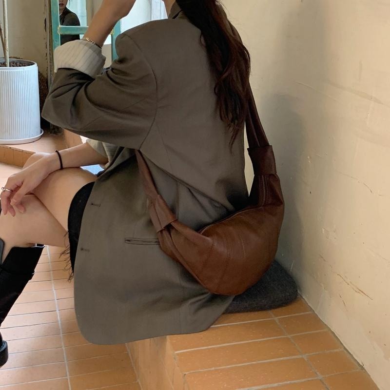 【RENA小舖 台灣現貨每天出】｜巧克力餡金牛角🥐｜復古牛角包_百搭/日系/高級感/牛角包/配件/包包【R21202】-細節圖9