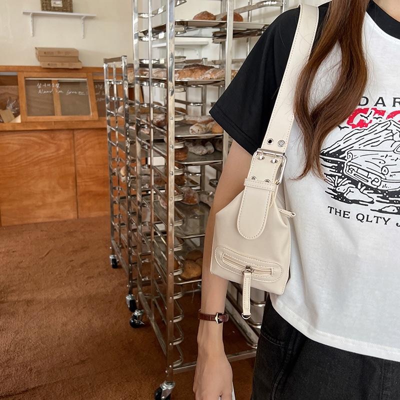 【RENA小舖 台灣現貨每天出】｜放入烤箱更酥脆🥖｜歐美法棍腋下包_百搭/高級感/腋下包/配件/包包【R21203】-細節圖8