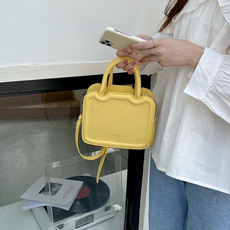 【RENA小舖 台灣現貨每天出】｜甜味馬德蓮😋｜可愛手提餅乾包_百搭/春夏/復古/餅乾包/配件/包包【R21206】-細節圖6