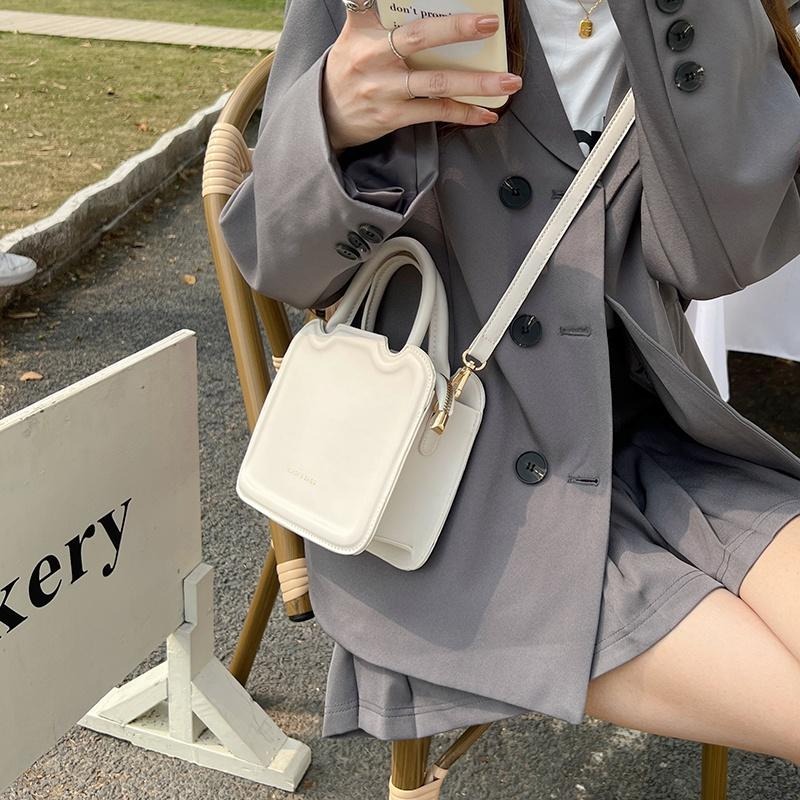 【RENA小舖 台灣現貨每天出】｜甜味馬德蓮😋｜可愛手提餅乾包_百搭/春夏/復古/餅乾包/配件/包包【R21206】-細節圖8