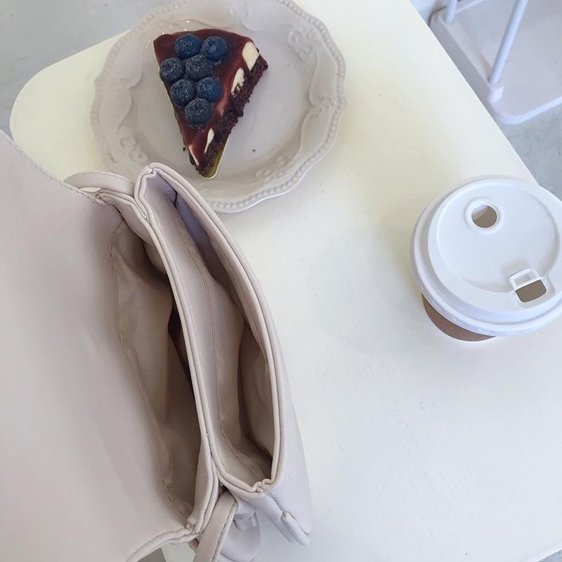 【RENA小舖 台灣現貨每天出】｜白雲軟綿綿☁️｜雲朵單肩包_純色/簡約/百搭/配件/背包/斜背包【N291】-細節圖3