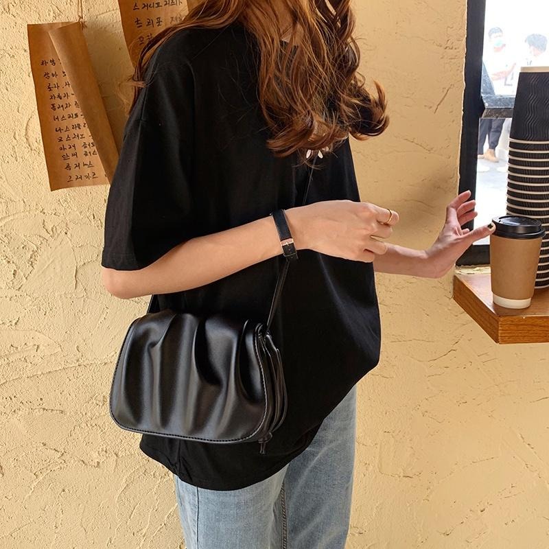 【RENA小舖 台灣現貨每天出】｜白雲軟綿綿☁️｜雲朵單肩包_純色/簡約/百搭/配件/背包/斜背包【N291】-細節圖6