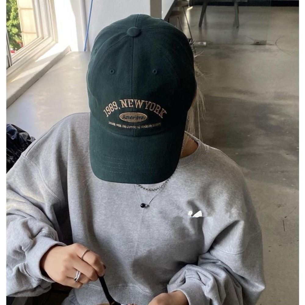 【RENA小舖 台灣現貨每天出】｜秋冬學院風🏫｜美式字母鴨舌帽_百搭/ins風/配件/帽子/鴨舌帽【R21086】-細節圖7