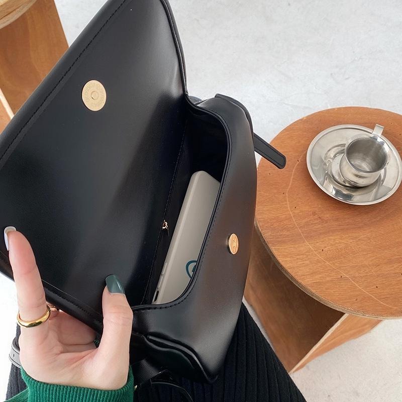 【RENA小舖 台灣現貨每天出】時尚馬鞍包 簡約百搭 單肩包 女包 小包包 側肩包 純色 包包 斜肩包 【N295】-細節圖9