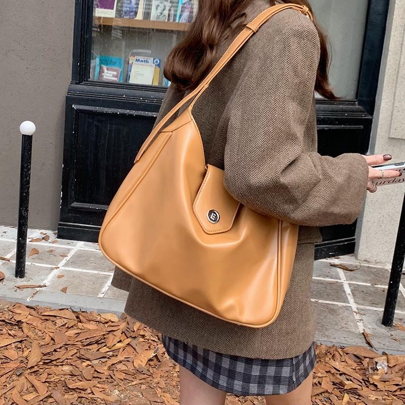 【RENA小舖 台灣現貨每天出】｜復古單品👜｜皮革感托特包_百搭/復古/大容量/托特包/配件/包包【R21199】-細節圖3