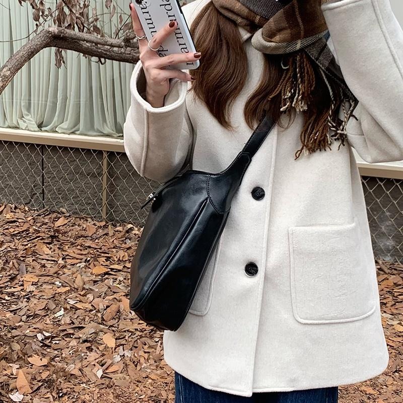 【RENA小舖 台灣現貨每天出】｜復古單品👜｜皮革感托特包_百搭/復古/大容量/托特包/配件/包包【R21199】-細節圖8