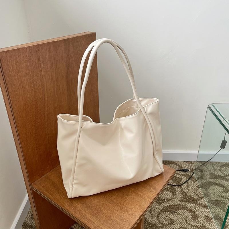 【RENA小舖 台灣現貨每天出】｜微積分也放得下😵‍💫｜皮革感托特包_百搭/秋冬/托特包/包包【R21208】-細節圖9