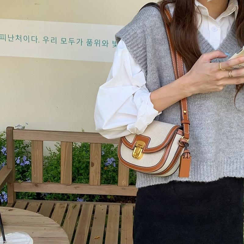 【RENA小舖 台灣現貨每天出】｜香酥曲奇餅🍪｜拼接撞色單肩包_百搭/復古/可愛/單肩包/配件/包包【R21200】-細節圖8