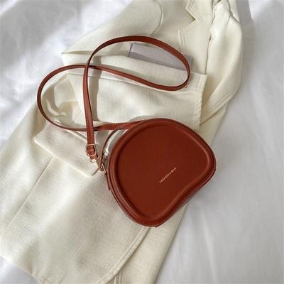 【RENA小舖 台灣現貨每天出】｜咬一口月亮餡🌛｜半月單肩手提小包_百搭/單肩/手提/純色/可愛/包包【N314】-細節圖6