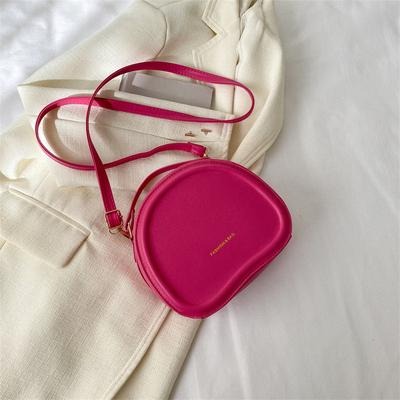 【RENA小舖 台灣現貨每天出】｜咬一口月亮餡🌛｜半月單肩手提小包_百搭/單肩/手提/純色/可愛/包包【N314】-細節圖7