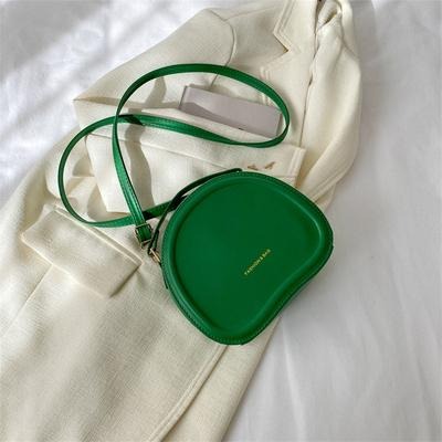 【RENA小舖 台灣現貨每天出】｜咬一口月亮餡🌛｜半月單肩手提小包_百搭/單肩/手提/純色/可愛/包包【N314】-細節圖8