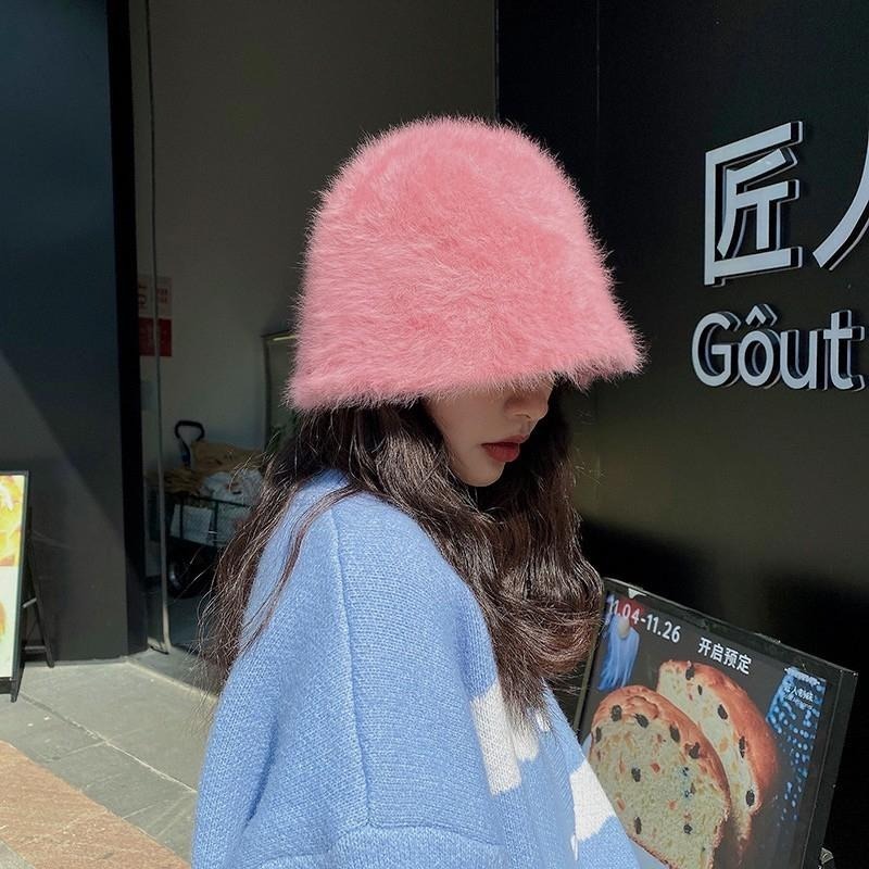 【RENA小舖 台灣現貨每天出】｜北海道的雪❄️｜毛毛水桶帽_復古/毛絨/保暖/可愛/帽子/配件【R21372】-細節圖6