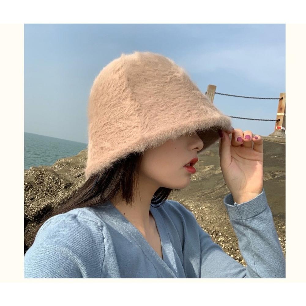 【RENA小舖 台灣現貨每天出】｜北海道的雪❄️｜毛毛水桶帽_復古/毛絨/保暖/可愛/帽子/配件【R21372】-細節圖8