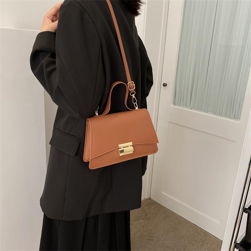 【RENA小舖 台灣現貨每天出】｜牛津學堂🏫｜復古單肩手提包_百搭/設計感/側邊/手提/質感/包包【N317】-細節圖2