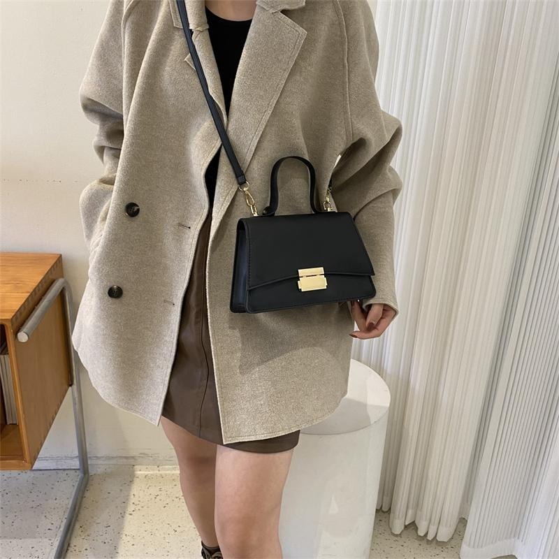 【RENA小舖 台灣現貨每天出】｜牛津學堂🏫｜復古單肩手提包_百搭/設計感/側邊/手提/質感/包包【N317】-細節圖5