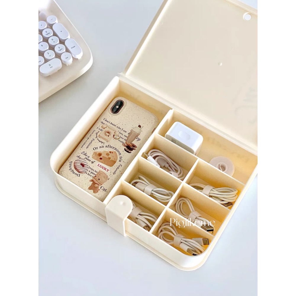 ￼Piglikeme | 放哪都好看的～奶油白書本造型充電線小物收納盒 桌上收納 飾品收納 居家收納-細節圖2