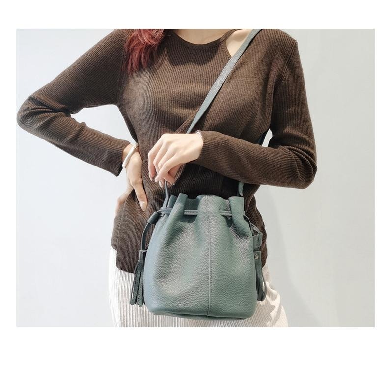 【cozyuti】軟皮荔枝紋水桶包 女生包包 水桶包 真皮材質 荔枝牛皮  手提包 肩背包 女生斜背包 小水桶包 側背-細節圖9