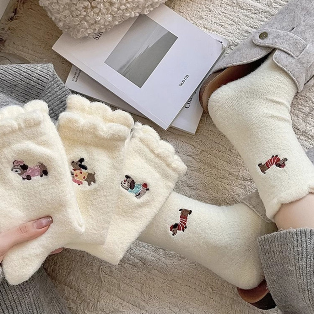 【軟萌小狗 毛絨保暖中筒襪 居家睡覺必備 冬天超暖腳】保暖襪 短襪 韓系襪子 襪子女 襪子 中筒襪-細節圖3