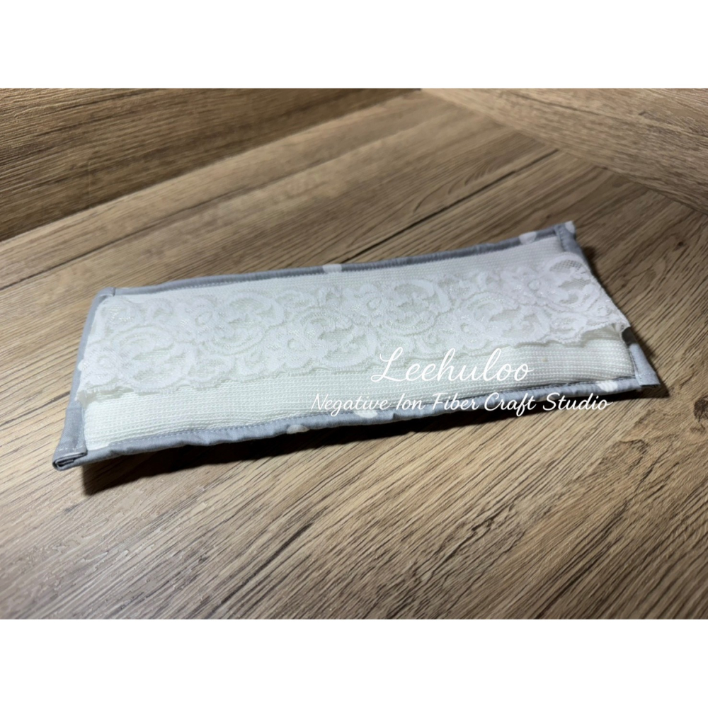 妮芙露加工品 負離子 加強加大眼罩 (毛毯+四層方巾) (灰底點點) (採用妮芙露公司正品加工裁製 非原裝品)-細節圖6