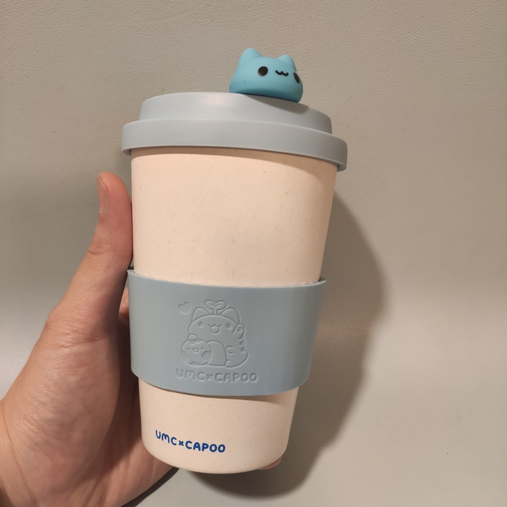 【UMC×CAPOO 聯名款】貓貓蟲咖波 竹纖維環保杯 附可愛貓咪防塵塞 450ml ♻️-細節圖4