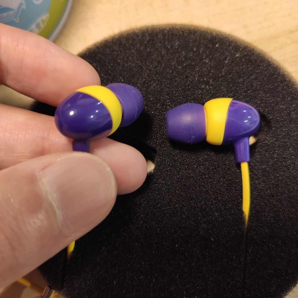 歐仕達 AUSTAR 有線入耳式耳機｜附質感鐵盒收納＋3 對替換軟塞｜通話清晰無延遲｜學生讀書 / 通勤搭車-細節圖6