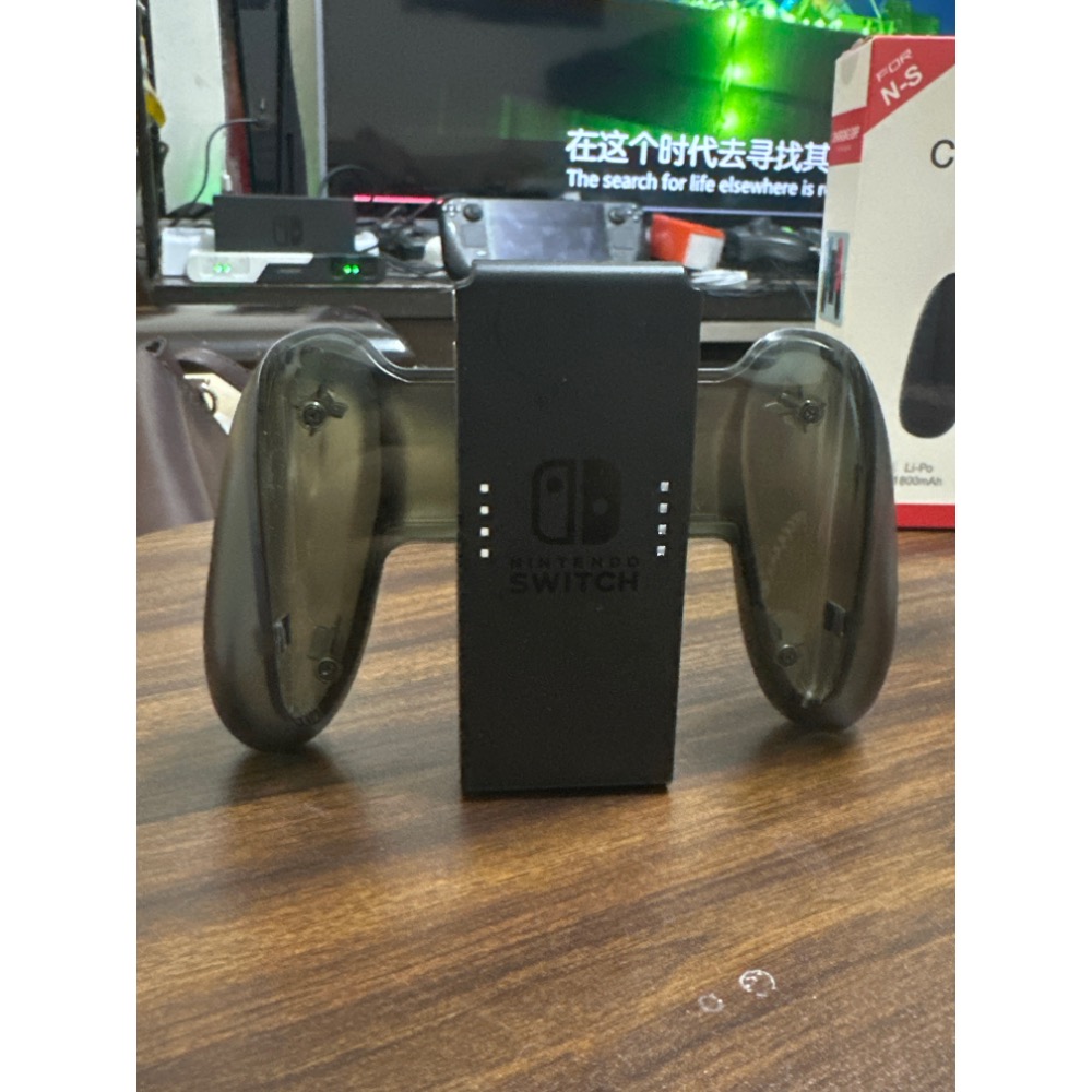 《PEI 2手game》 Switch 充電握把-規格圖1