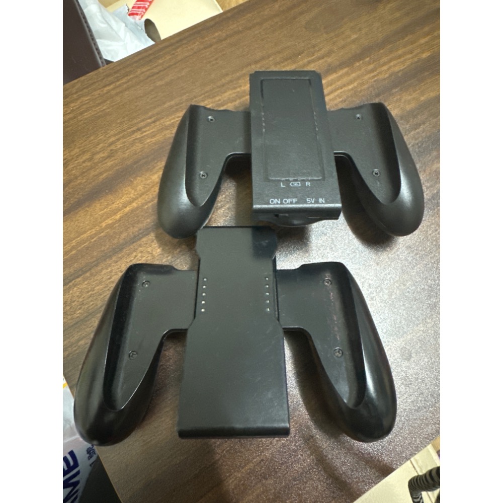 《PEI 2手game》 Switch 充電握把-規格圖1