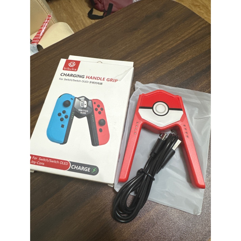 《PEI 2手game》 Switch 充電握把-規格圖1