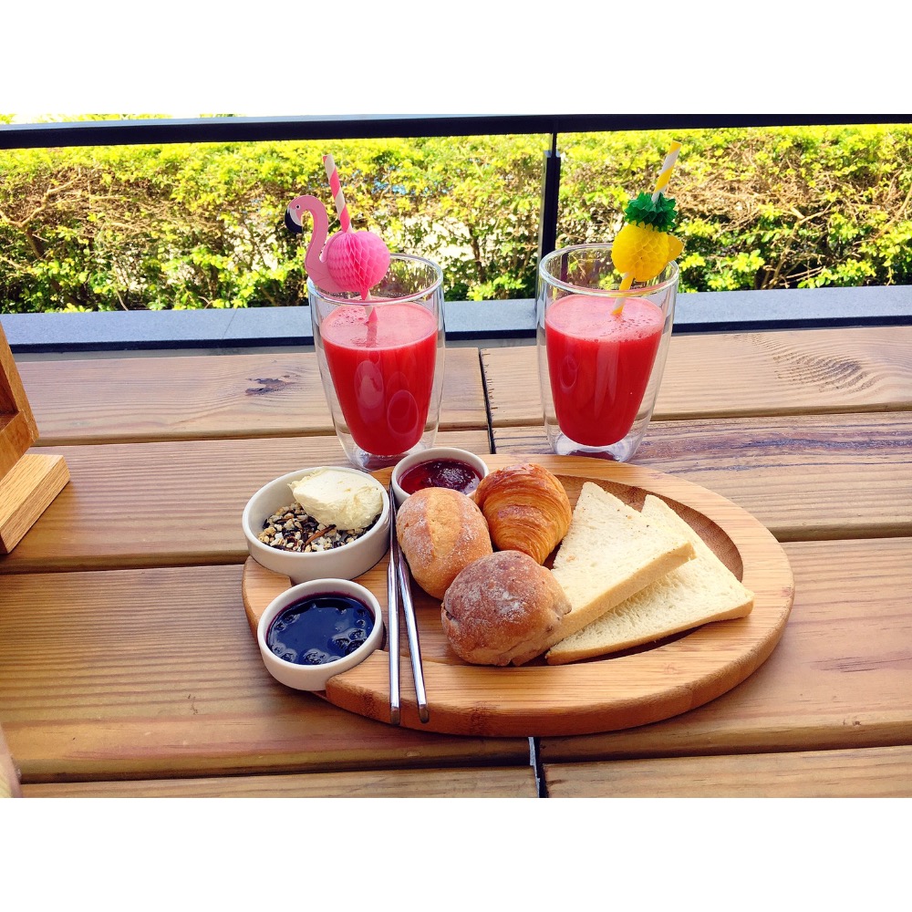 唯ㄧ現貨 💖 澳洲 SunnyLife ☀️ 絕版精品！繽紛 > 吸管、杯墊、裝飾、製冰器、攪伴棒、雪克杯、31件組！-細節圖8