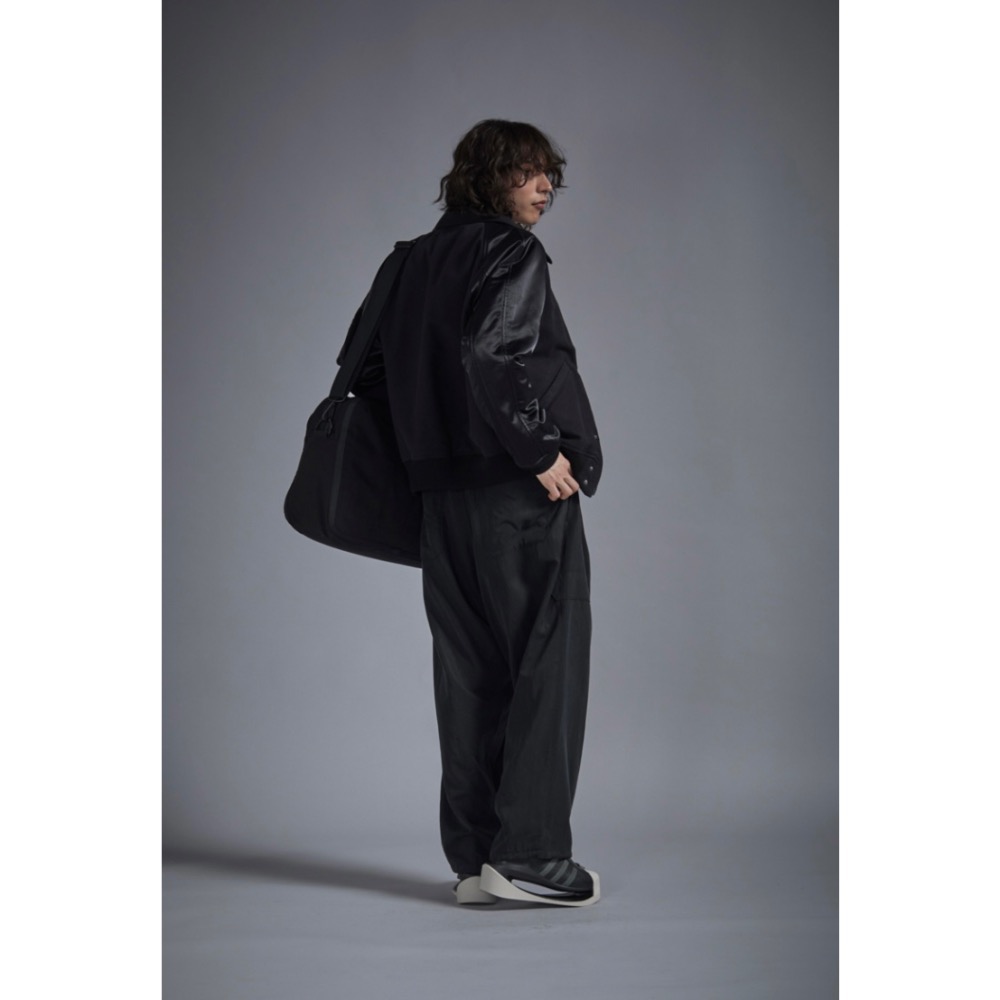 唯ㄧ現貨 💖 Y3 (Y-3) 💛 限額精品！黑色！週末版 > 旅行袋、旅行包、行李箱、筆電包、側背包、肩背包！-細節圖7