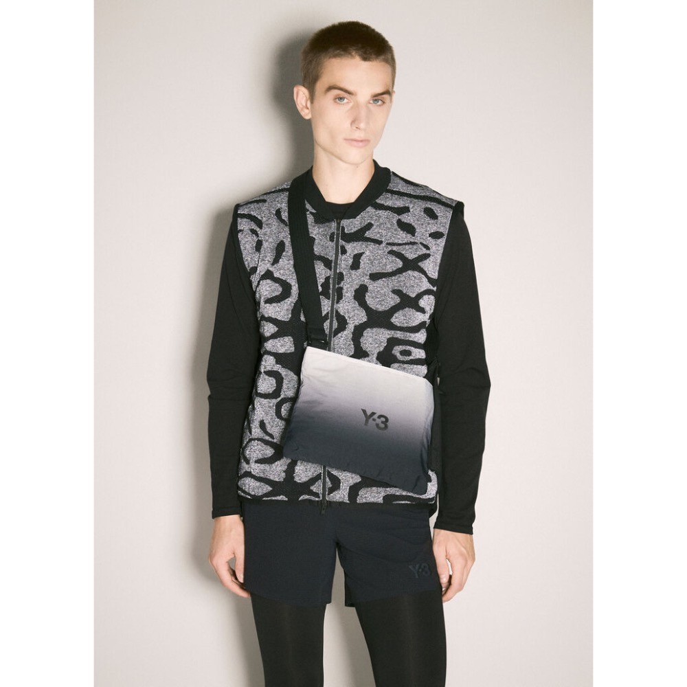 唯ㄧ現貨 💖 Y3 (Y-3) 💛 限額精品！黑色、極光版！技術包 > 郵差包、側背包、斜背包、肩背包、文件包！-細節圖7