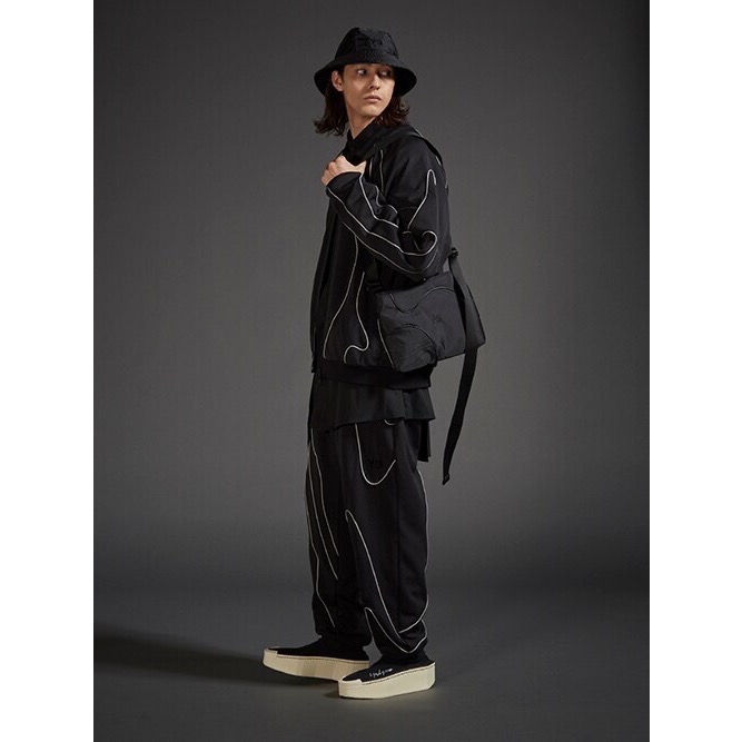 唯ㄧ現貨 💖 Y3 (Y-3) 💛 絕版精品！黑色！愛不釋手 > 郵差包、側背包、斜背包、肩背包、文件包！-細節圖2