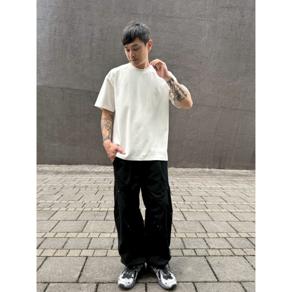 白