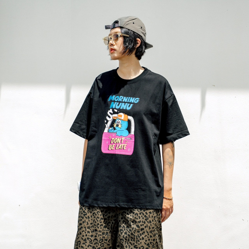 『Venn』SB6011_早安妞妞】 很$HILL涼感短T－2026SS『預購』-細節圖2