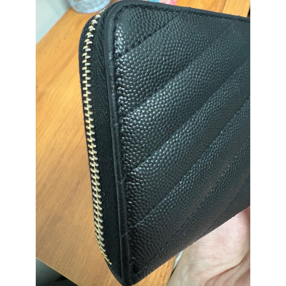 二手 YSL SAINT LAURENT Monogram 魚子醬 牛皮 金logo 拉鍊式 黑色長夾-細節圖8