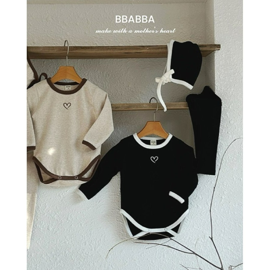BBABBA 套裝 (帽/包屁依/內搭褲) 빠빠 하트자수3종SET(피치기모)-細節圖3