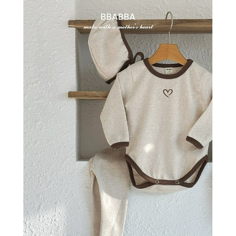 BBABBA 套裝 (帽/包屁依/內搭褲) 빠빠 하트자수3종SET(피치기모)-細節圖4