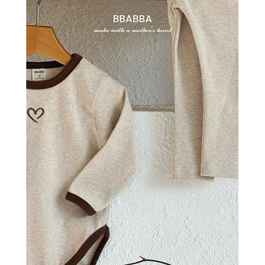 BBABBA 套裝 (帽/包屁依/內搭褲) 빠빠 하트자수3종SET(피치기모)-細節圖5