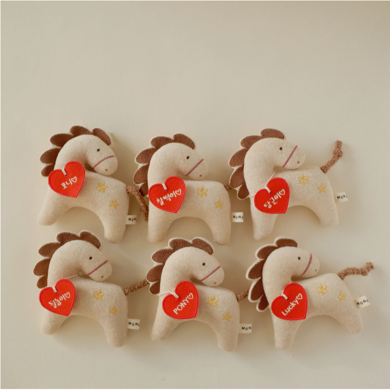 韓國製 馬年新生兒禮盒 小馬搖鈴+胡蘿蔔襪子 모노레임 Pony Toy & Socks Set (含包刺繡+裝禮盒)-細節圖6