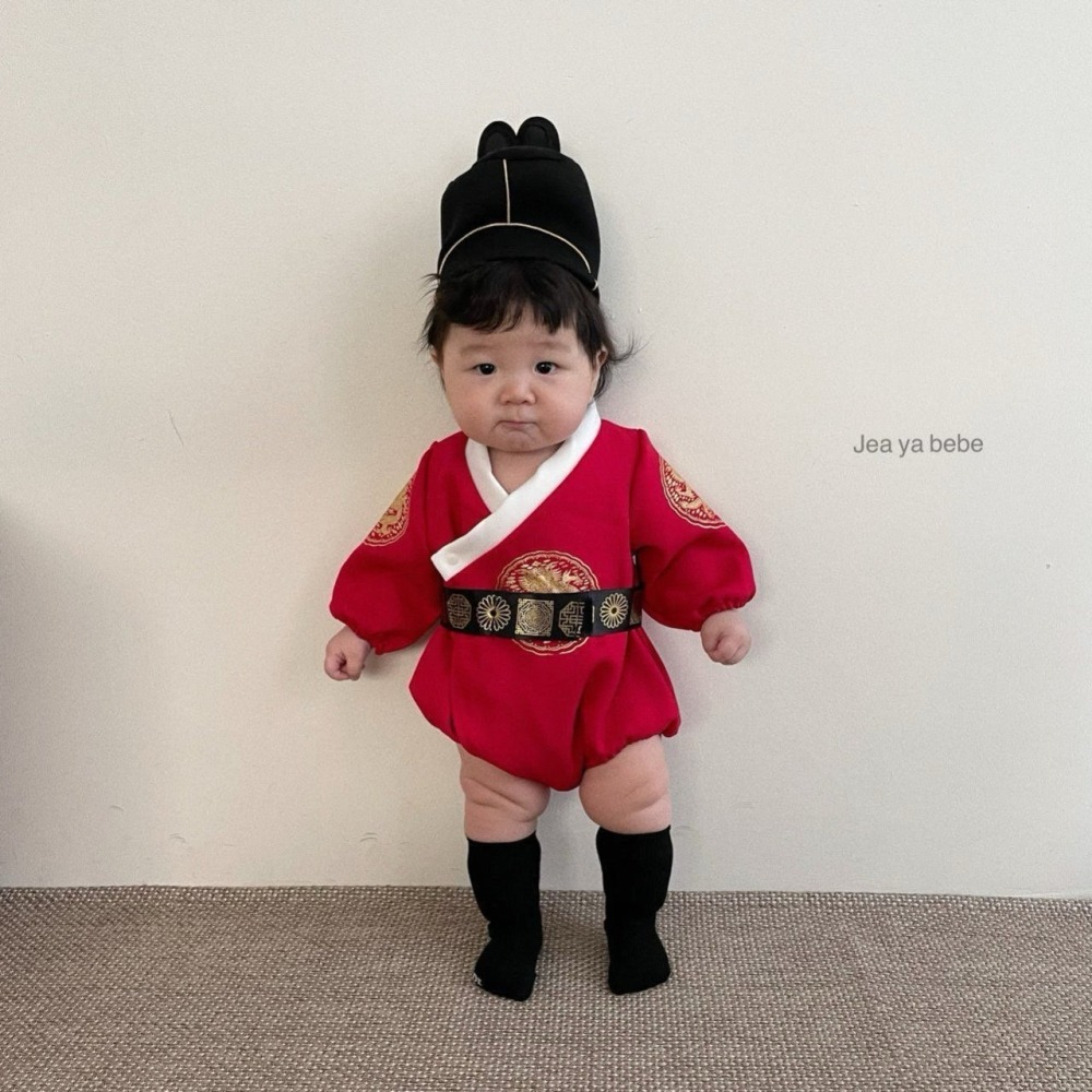 韓國 迎新年寶寶王上王后 包屁衣套組(含帽頭飾) 拜年新衣 재야 왕세자한복슈트-細節圖3