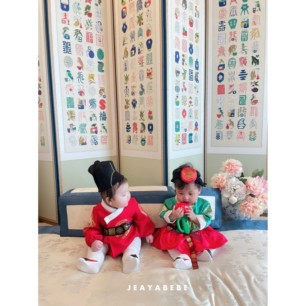 韓國 迎新年寶寶王上王后 包屁衣套組(含帽頭飾) 拜年新衣 재야 왕세자한복슈트-細節圖4