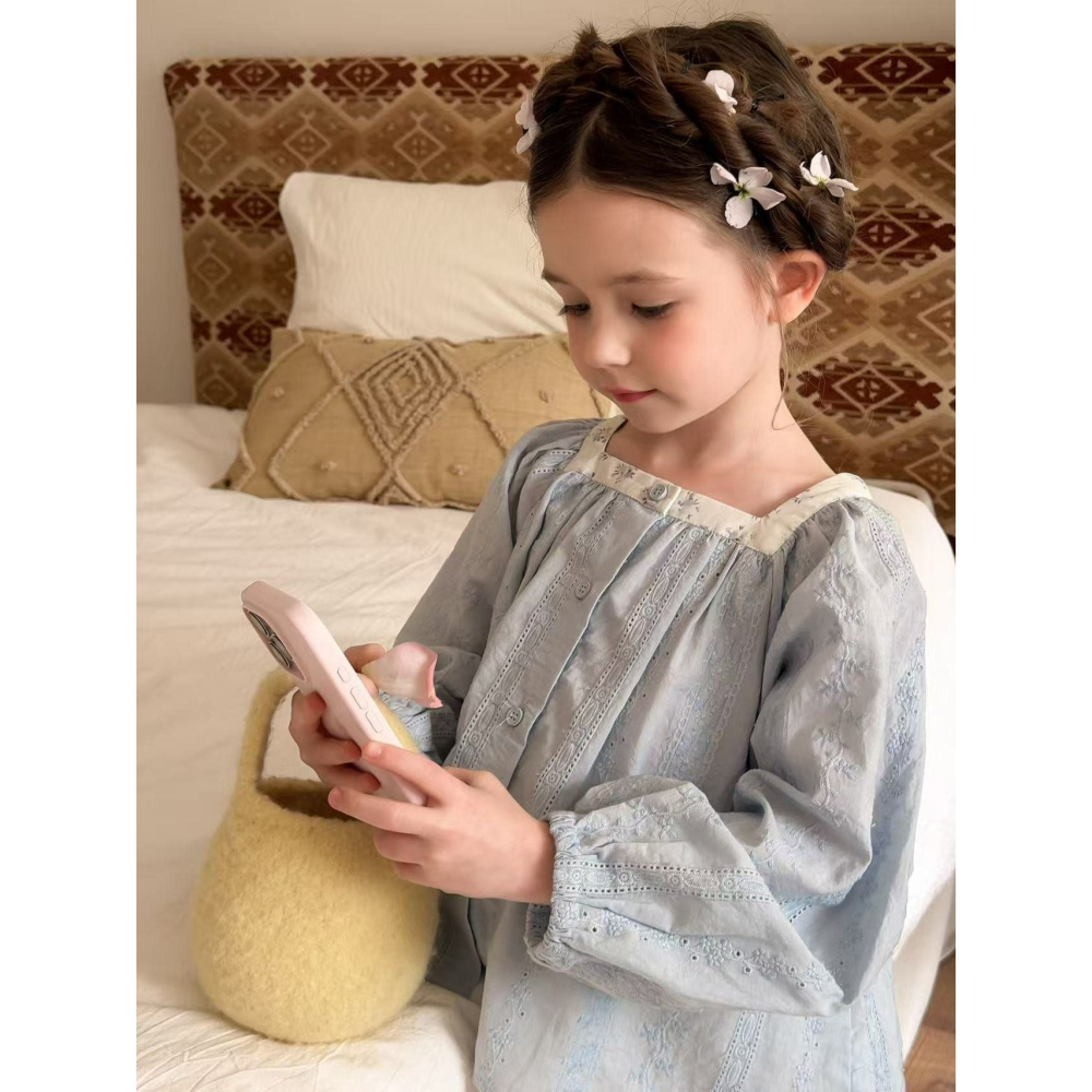 Aiai 上衣 아이아이 봄)루나스카이블라우스-細節圖3