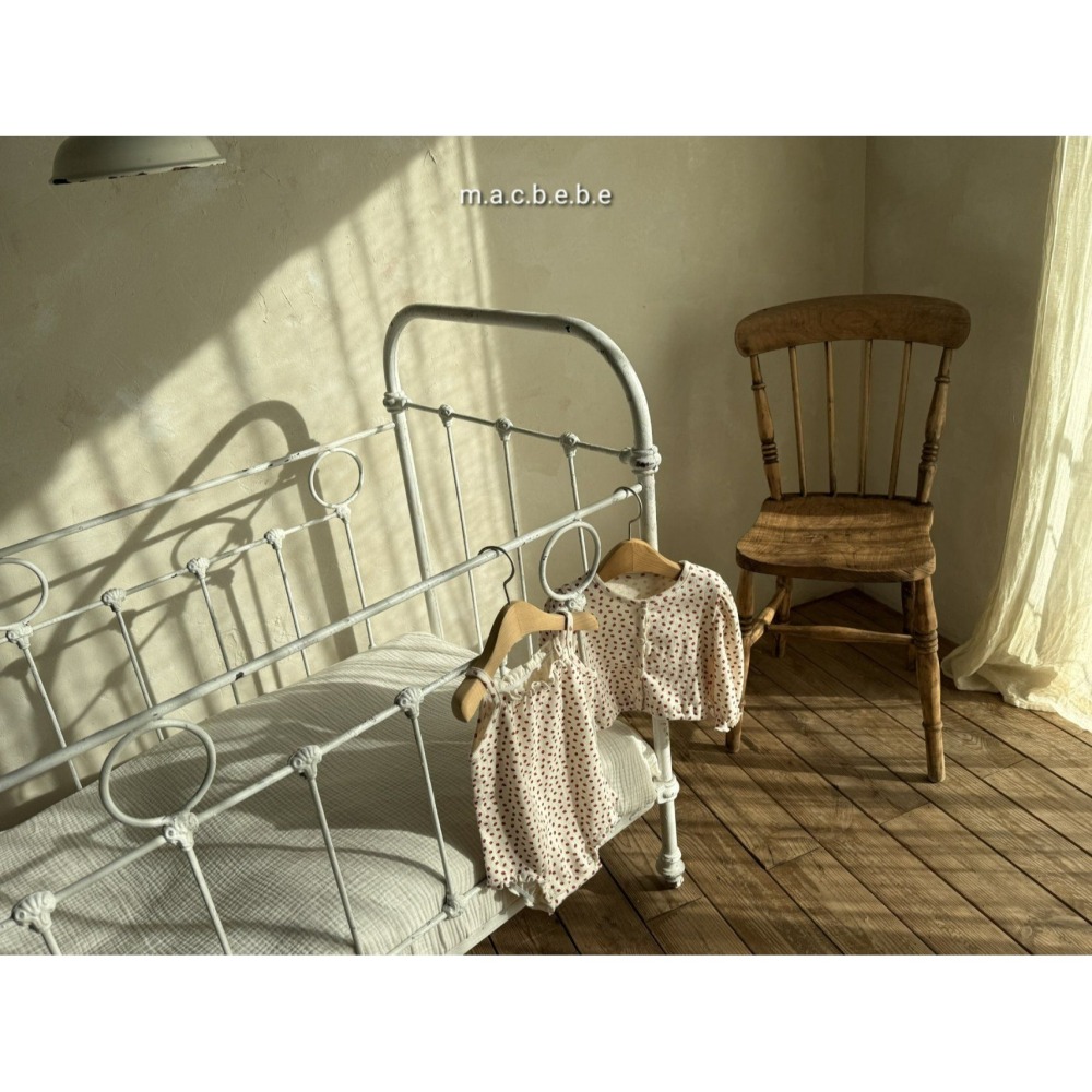 Macbebe 套裝 開襟衫+包屁衣 맥베베 딸기아일렛가디건셋트-細節圖8