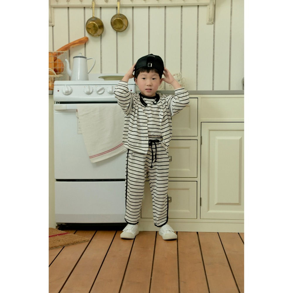 Stellak 上衣 스텔라앤케이 단가라배색티-細節圖3