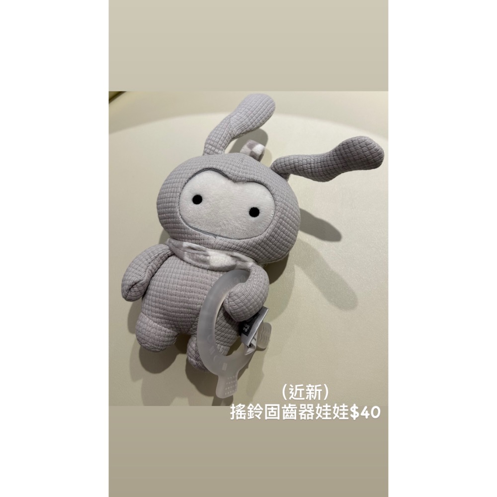 （近新）搖鈴固齒器娃娃+布書+感統球-細節圖2