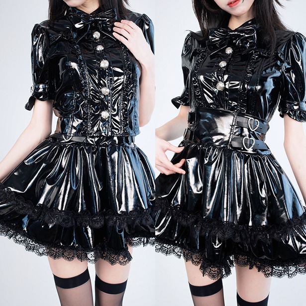 黑色上衣+黑色半裙