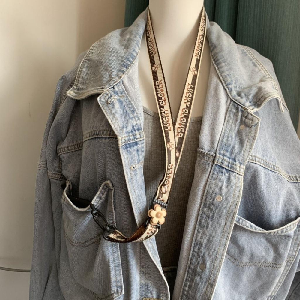 火星兔★背手機 手機斜背 手機長鍊 奶咖米白色 立體花朵 手機殻掛繩 lucky四葉草掛脖繩 手腕繩 水杯繩-細節圖3